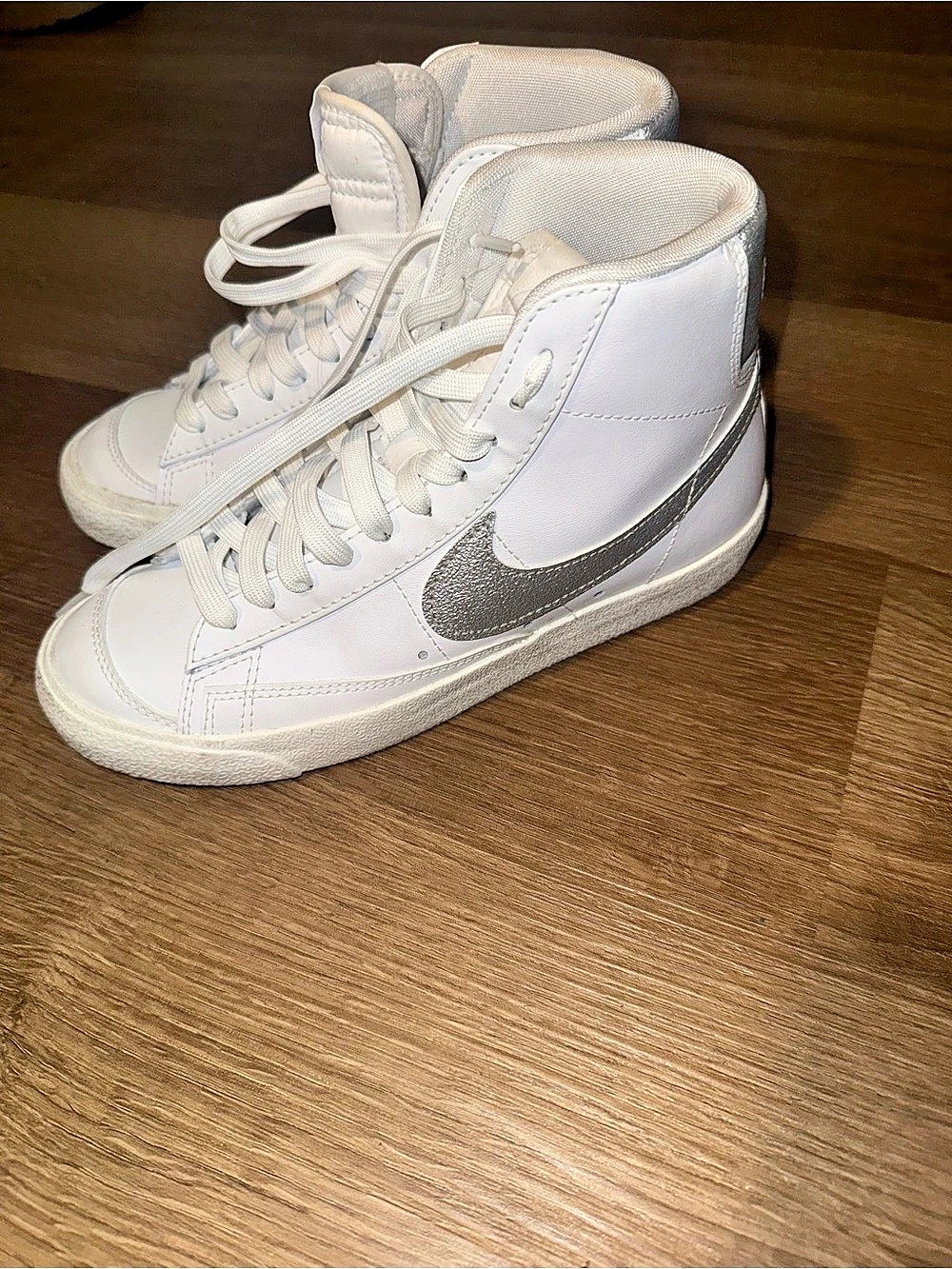 Nike Blazer Mid '77 Vintage Sneakers White & Silver Like New